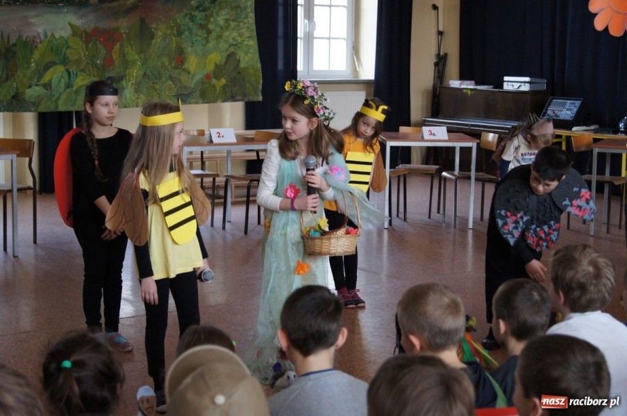 Zdjęcie w galerii na portalu naszraciborz.pl: Powitanie wiosny w SP 4 wiadomości z regionu