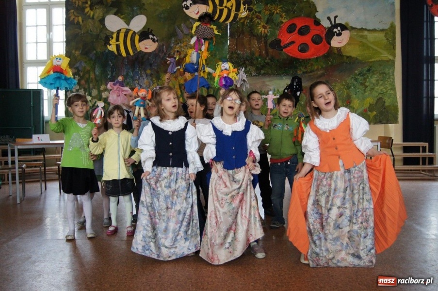 Zdjęcie w galerii na portalu naszraciborz.pl: Powitanie wiosny w SP 4 wiadomości z regionu