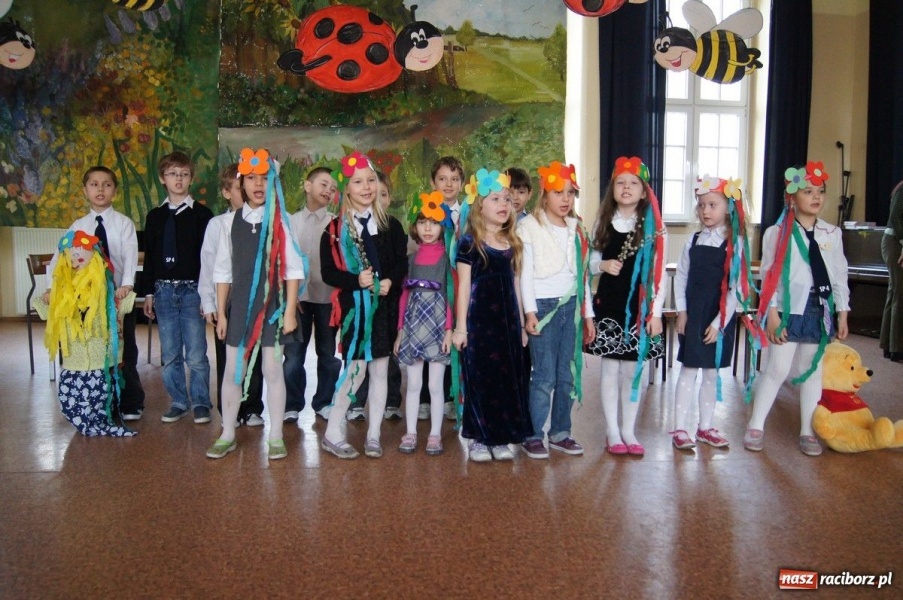 Zdjęcie w galerii na portalu naszraciborz.pl: Powitanie wiosny w SP 4 wiadomości z regionu