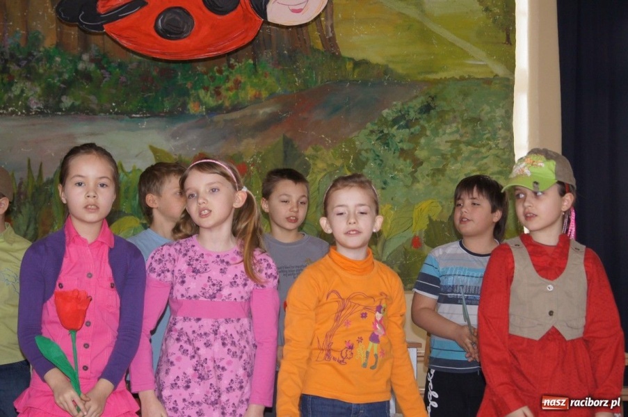 Zdjęcie w galerii na portalu naszraciborz.pl: Powitanie wiosny w SP 4 wiadomości z regionu