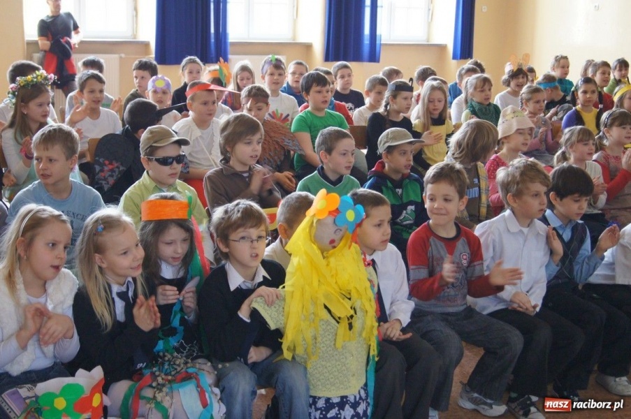 Zdjęcie w galerii na portalu naszraciborz.pl: Powitanie wiosny w SP 4 wiadomości z regionu