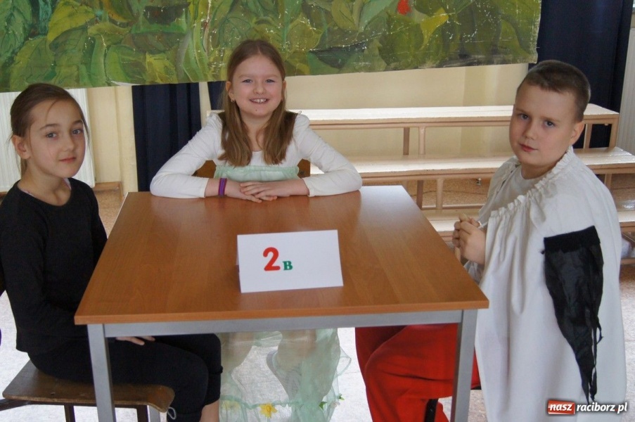 Zdjęcie w galerii na portalu naszraciborz.pl: Powitanie wiosny w SP 4 wiadomości z regionu