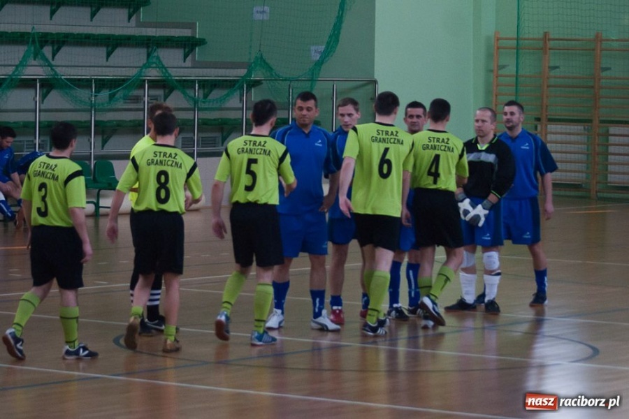 Zdjęcie w galerii na portalu naszraciborz.pl: Policjanci z pucharem komendanta ŚOSG wiadomości z regionu