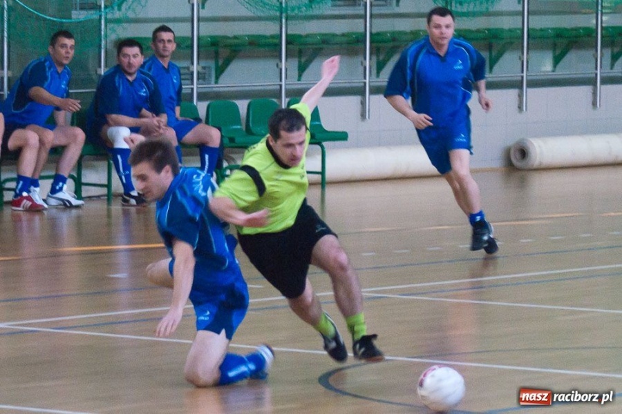 Zdjęcie w galerii na portalu naszraciborz.pl: Policjanci z pucharem komendanta ŚOSG wiadomości z regionu