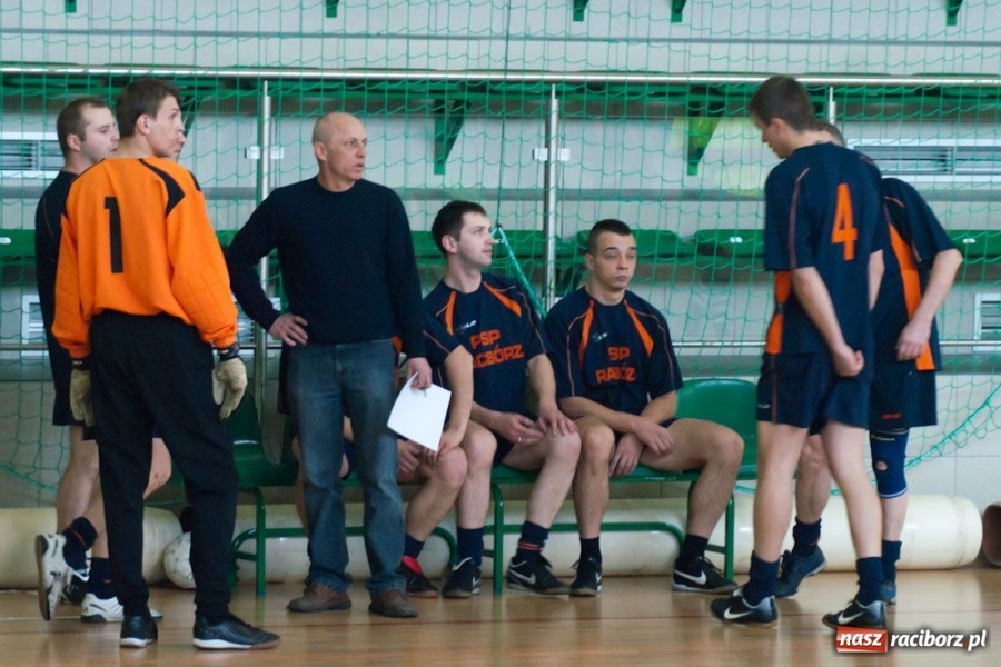 Zdjęcie w galerii na portalu naszraciborz.pl: Policjanci z pucharem komendanta ŚOSG wiadomości z regionu