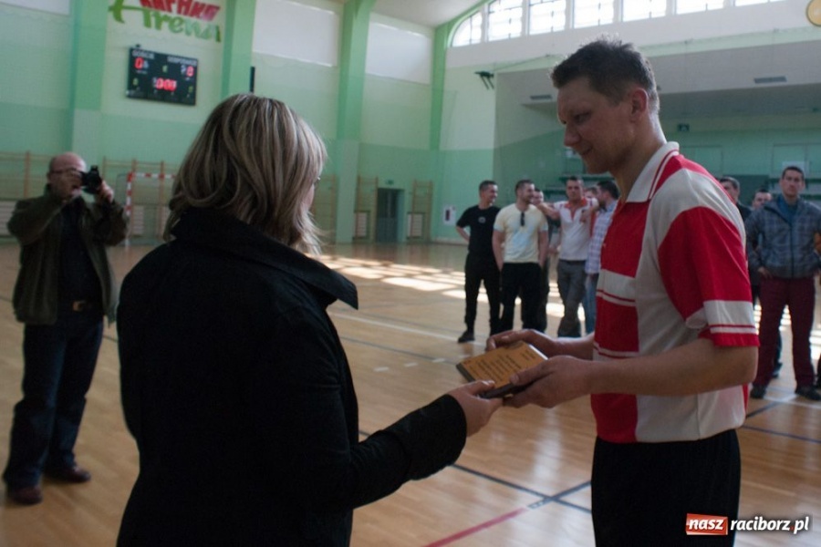 Zdjęcie w galerii na portalu naszraciborz.pl: Policjanci z pucharem komendanta ŚOSG wiadomości z regionu