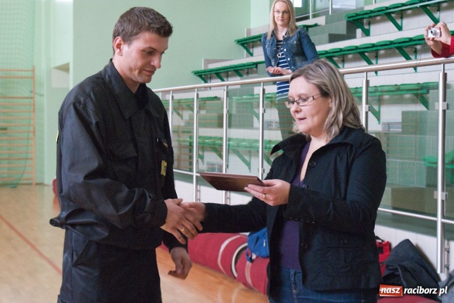 Zdjęcie w galerii na portalu naszraciborz.pl: Policjanci z pucharem komendanta ŚOSG wiadomości z regionu