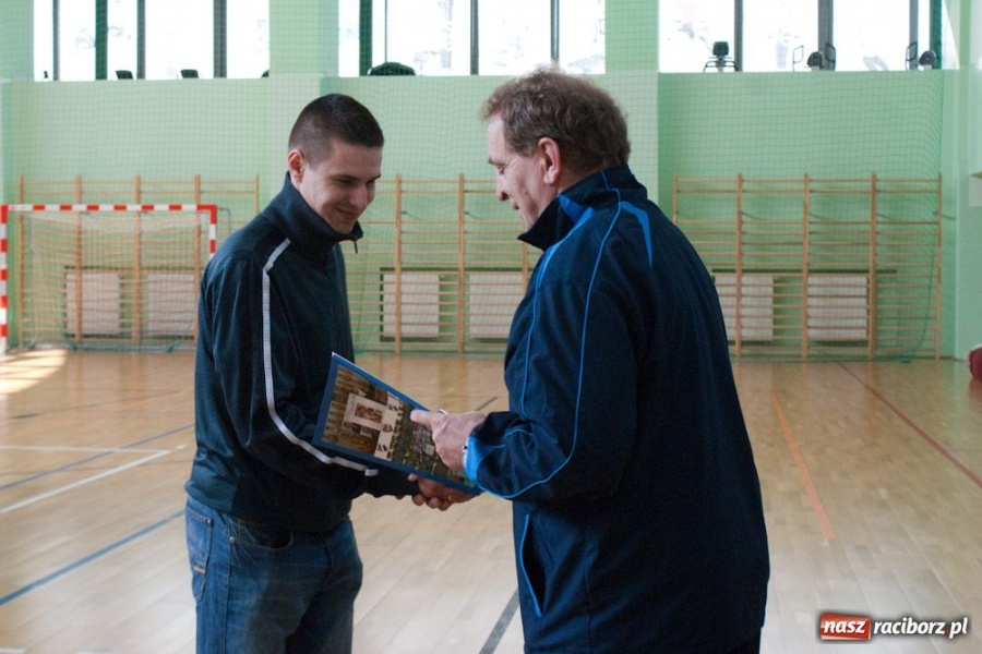 Zdjęcie w galerii na portalu naszraciborz.pl: Policjanci z pucharem komendanta ŚOSG wiadomości z regionu