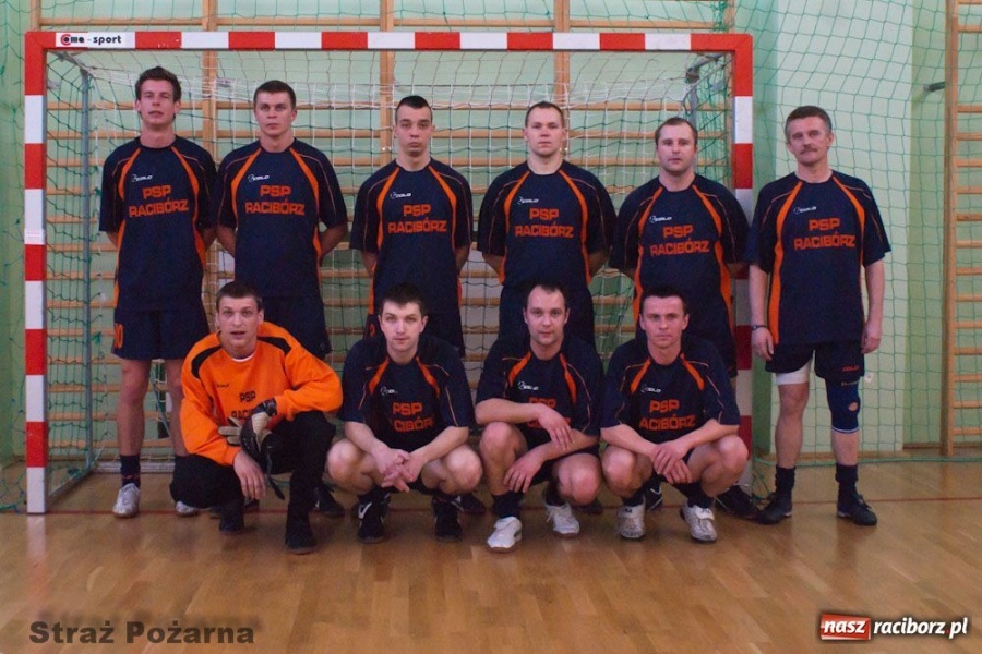 Zdjęcie w galerii na portalu naszraciborz.pl: Policjanci z pucharem komendanta ŚOSG wiadomości z regionu