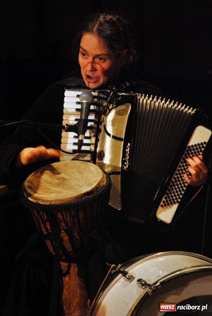 Zdjęcie w galerii na portalu naszraciborz.pl: Recytacje przeplecione recitalem wiadomości z regionu