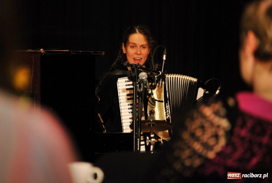 Zdjęcie w galerii na portalu naszraciborz.pl: Recytacje przeplecione recitalem wiadomości z regionu