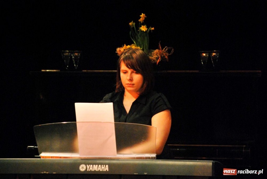 Zdjęcie w galerii na portalu naszraciborz.pl: Recytacje przeplecione recitalem wiadomości z regionu