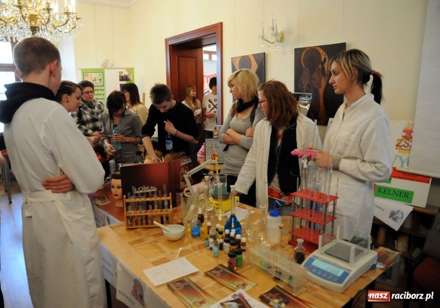 Zdjęcie w galerii na portalu naszraciborz.pl: Szkoły promują się na zamku wiadomości z regionu