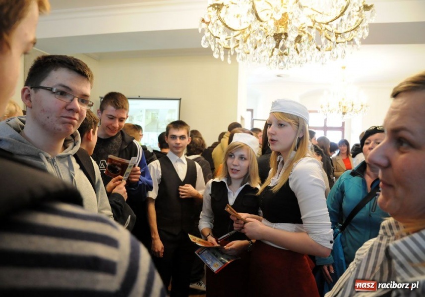 Zdjęcie w galerii na portalu naszraciborz.pl: Szkoły promują się na zamku wiadomości z regionu