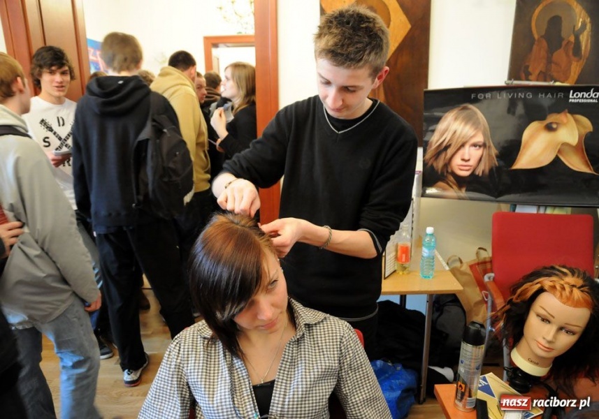 Zdjęcie w galerii na portalu naszraciborz.pl: Szkoły promują się na zamku wiadomości z regionu