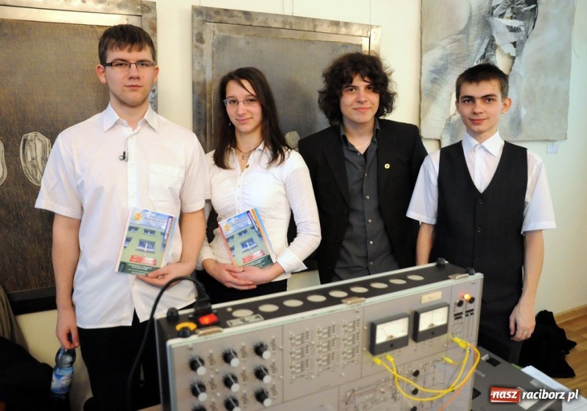 Zdjęcie w galerii na portalu naszraciborz.pl: Szkoły promują się na zamku wiadomości z regionu