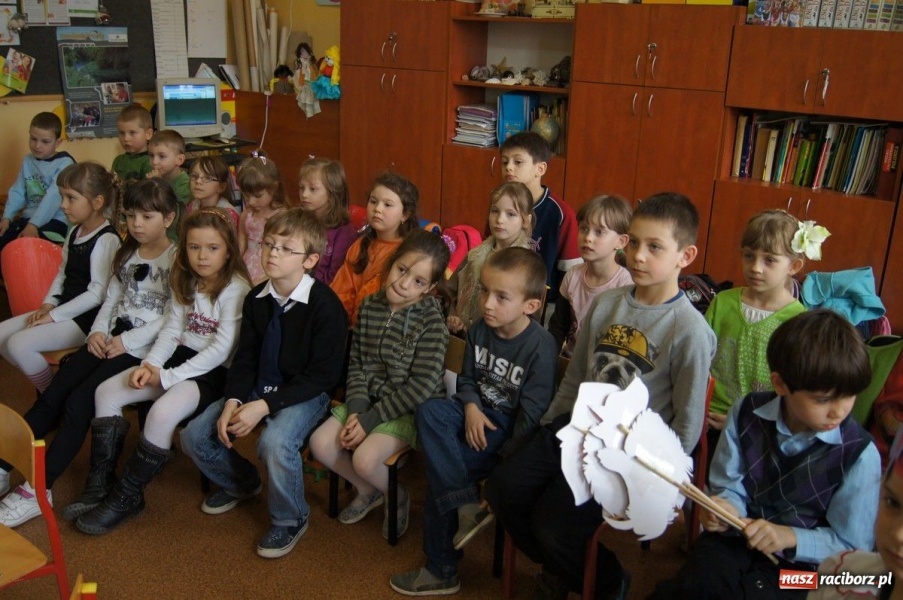 Zdjęcie w galerii na portalu naszraciborz.pl: Pierwszaki z SP-4 kochają Brzechwę wiadomości z regionu