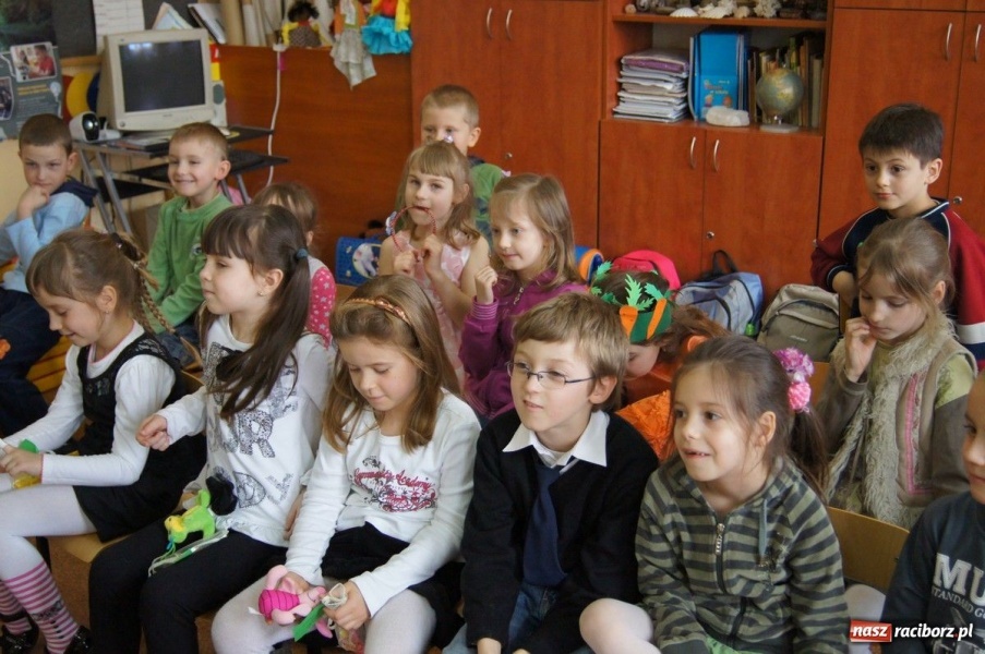 Zdjęcie w galerii na portalu naszraciborz.pl: Pierwszaki z SP-4 kochają Brzechwę wiadomości z regionu