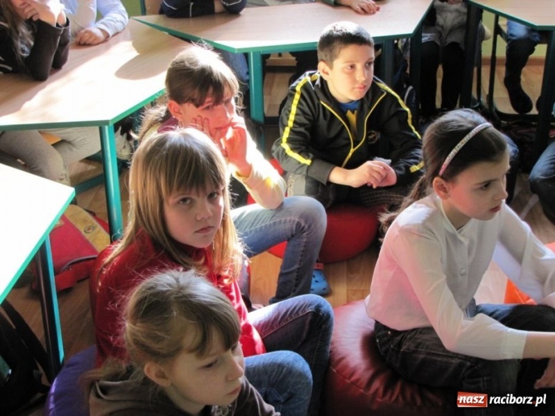 Zdjęcie w galerii na portalu naszraciborz.pl: Dzieci z Opavy poznały pisanki wiadomości z regionu