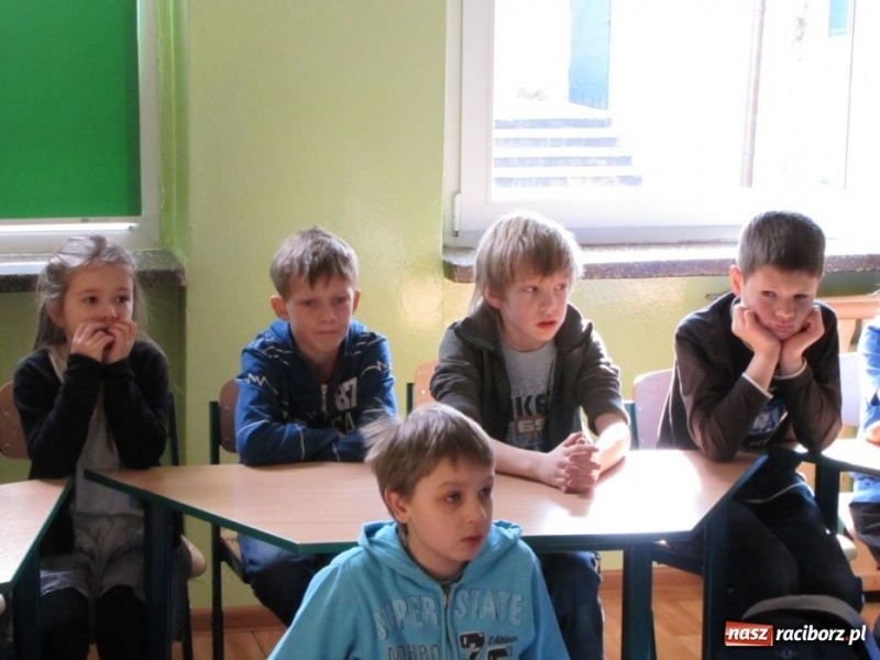 Zdjęcie w galerii na portalu naszraciborz.pl: Dzieci z Opavy poznały pisanki wiadomości z regionu