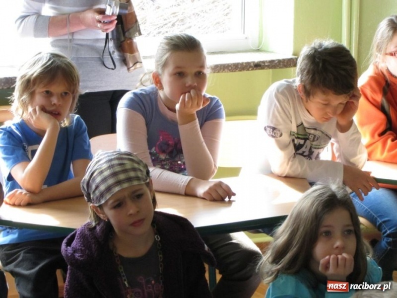 Zdjęcie w galerii na portalu naszraciborz.pl: Dzieci z Opavy poznały pisanki wiadomości z regionu