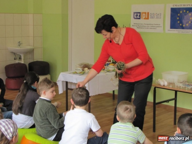 Zdjęcie w galerii na portalu naszraciborz.pl: Dzieci z Opavy poznały pisanki wiadomości z regionu