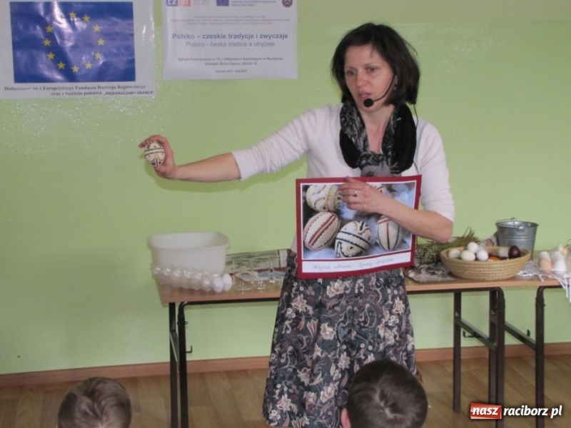 Zdjęcie w galerii na portalu naszraciborz.pl: Dzieci z Opavy poznały pisanki wiadomości z regionu