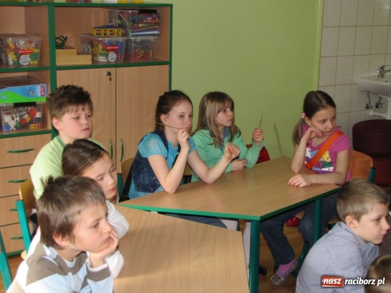 Zdjęcie w galerii na portalu naszraciborz.pl: Dzieci z Opavy poznały pisanki wiadomości z regionu