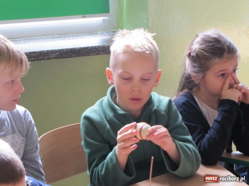 Zdjęcie w galerii na portalu naszraciborz.pl: Dzieci z Opavy poznały pisanki wiadomości z regionu