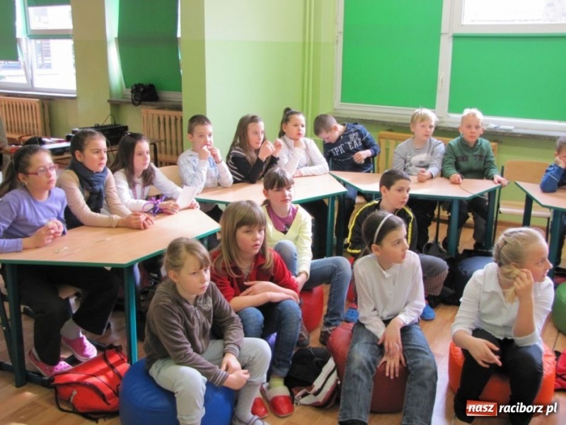 Zdjęcie w galerii na portalu naszraciborz.pl: Dzieci z Opavy poznały pisanki wiadomości z regionu