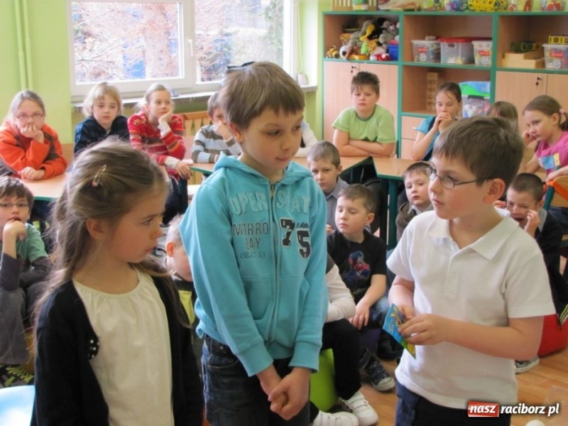 Zdjęcie w galerii na portalu naszraciborz.pl: Dzieci z Opavy poznały pisanki wiadomości z regionu