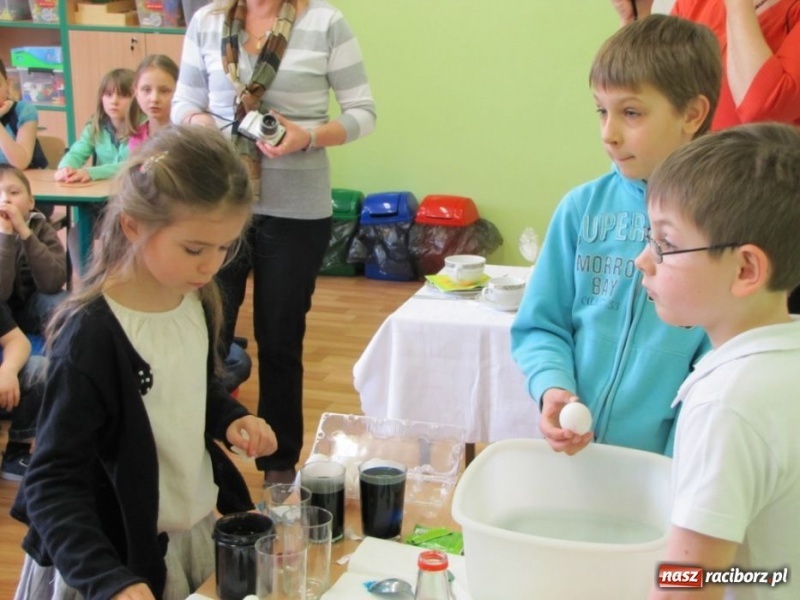 Zdjęcie w galerii na portalu naszraciborz.pl: Dzieci z Opavy poznały pisanki wiadomości z regionu