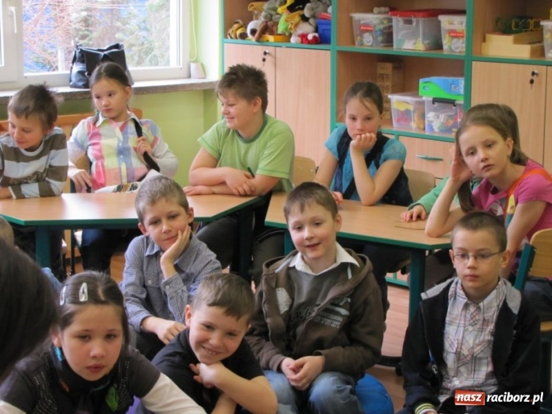 Zdjęcie w galerii na portalu naszraciborz.pl: Dzieci z Opavy poznały pisanki wiadomości z regionu