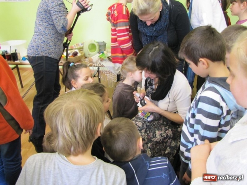Zdjęcie w galerii na portalu naszraciborz.pl: Dzieci z Opavy poznały pisanki wiadomości z regionu