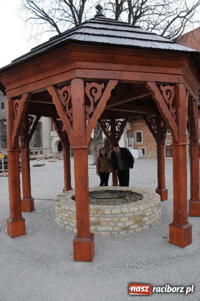Zdjęcie w galerii na portalu naszraciborz.pl: Studnia szczęścia i plan na weekend wiadomości z regionu