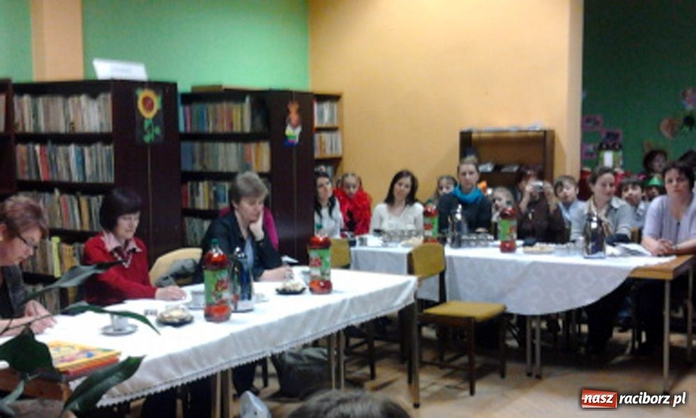 Zdjęcie w galerii na portalu naszraciborz.pl: Młodzi recytatorzy w książnicy w Nędzy wiadomości z regionu
