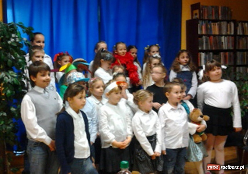 Zdjęcie w galerii na portalu naszraciborz.pl: Młodzi recytatorzy w książnicy w Nędzy wiadomości z regionu