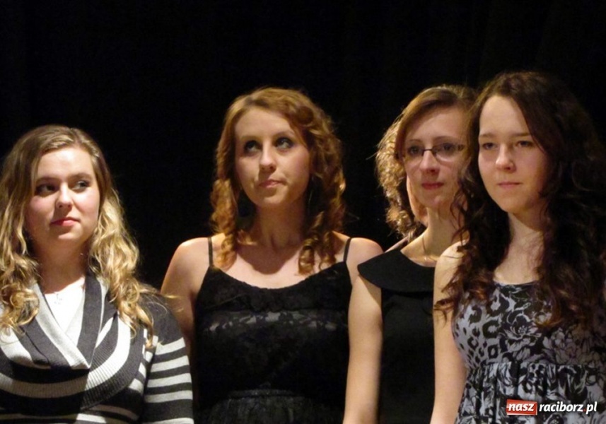 Zdjęcie w galerii na portalu naszraciborz.pl: Solowe popisy MIRAŻu w MDK wiadomości z regionu