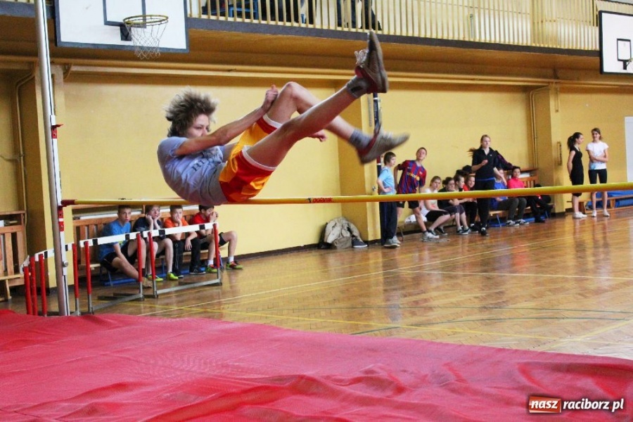 Zdjęcie w galerii na portalu naszraciborz.pl: Lekkoatletyczne potyczki w ZSOMS wiadomości z regionu