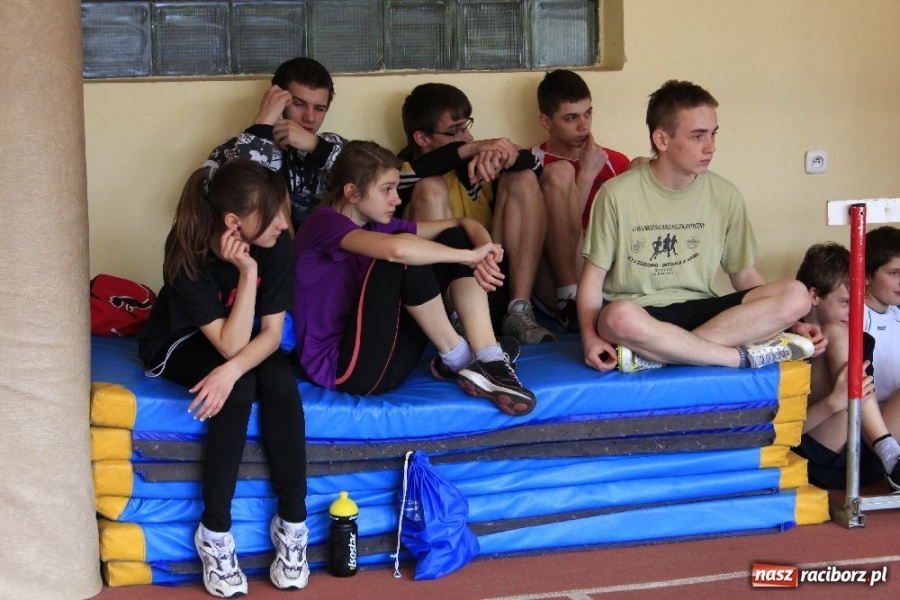 Zdjęcie w galerii na portalu naszraciborz.pl: Lekkoatletyczne potyczki w ZSOMS wiadomości z regionu