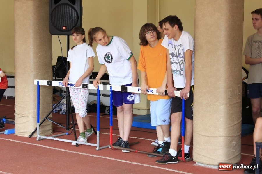 Zdjęcie w galerii na portalu naszraciborz.pl: Lekkoatletyczne potyczki w ZSOMS wiadomości z regionu