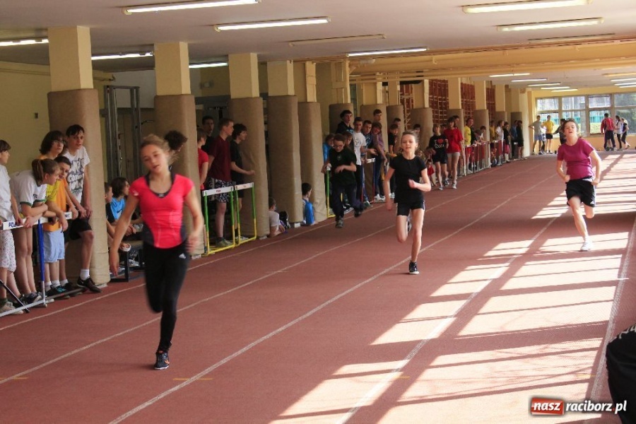Zdjęcie w galerii na portalu naszraciborz.pl: Lekkoatletyczne potyczki w ZSOMS wiadomości z regionu