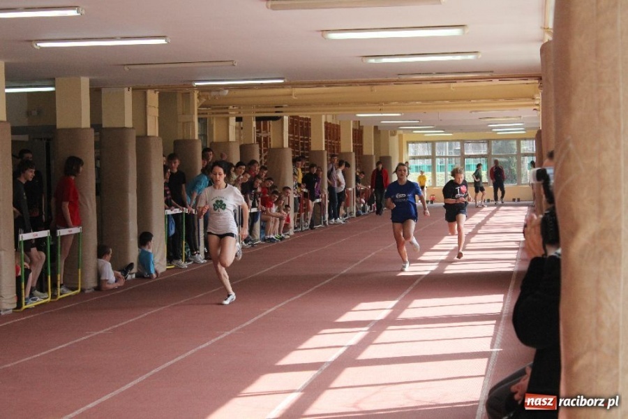 Zdjęcie w galerii na portalu naszraciborz.pl: Lekkoatletyczne potyczki w ZSOMS wiadomości z regionu