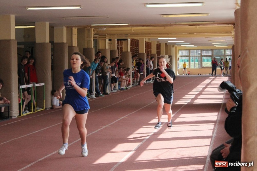 Zdjęcie w galerii na portalu naszraciborz.pl: Lekkoatletyczne potyczki w ZSOMS wiadomości z regionu