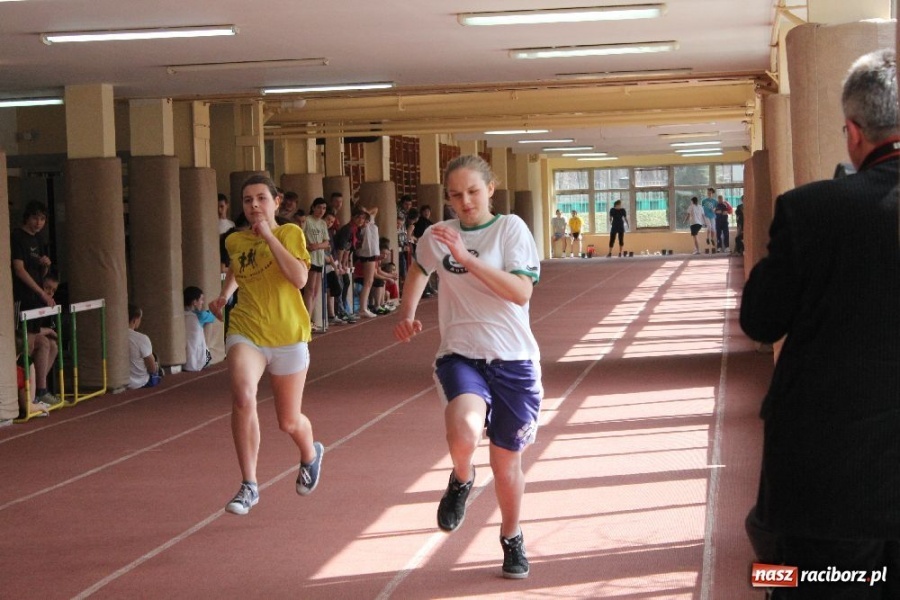 Zdjęcie w galerii na portalu naszraciborz.pl: Lekkoatletyczne potyczki w ZSOMS wiadomości z regionu