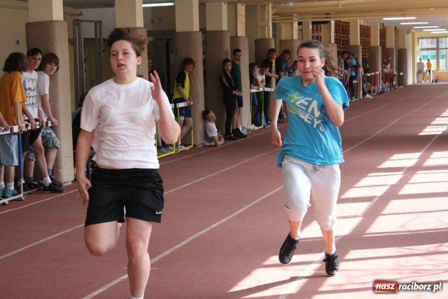 Zdjęcie w galerii na portalu naszraciborz.pl: Lekkoatletyczne potyczki w ZSOMS wiadomości z regionu