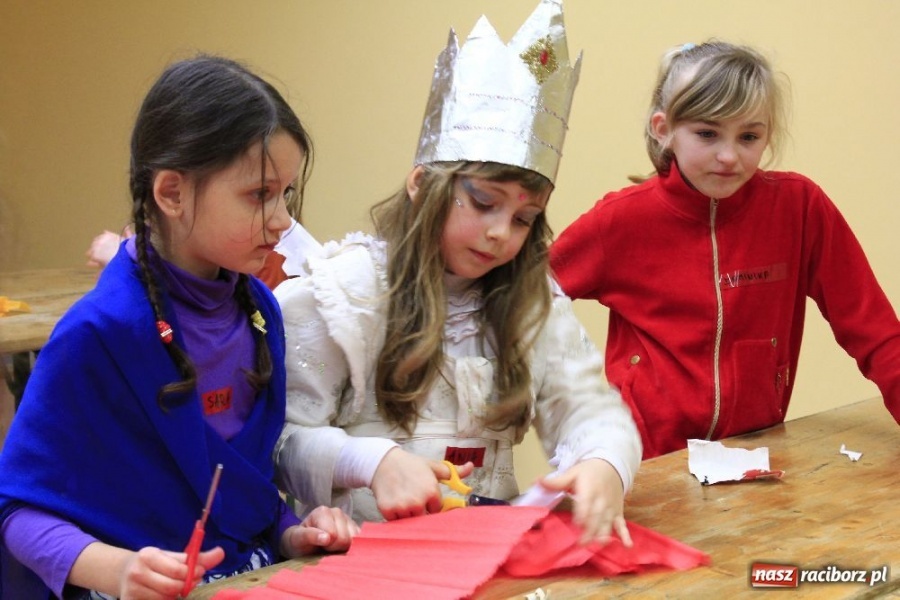 Zdjęcie w galerii na portalu naszraciborz.pl: Od zmroku do świtu w świecie Andersena wiadomości z regionu