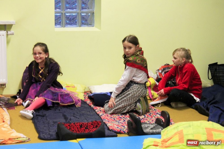 Zdjęcie w galerii na portalu naszraciborz.pl: Od zmroku do świtu w świecie Andersena wiadomości z regionu