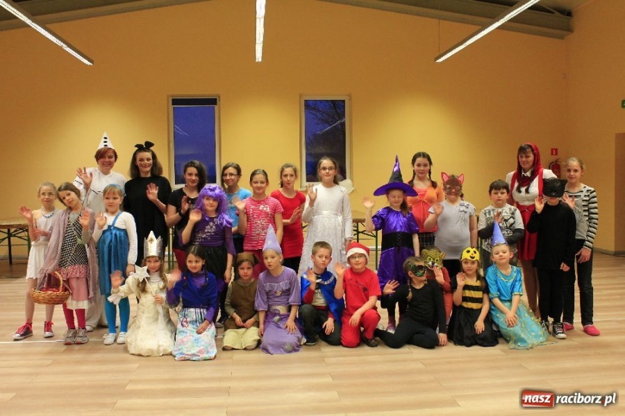 Zdjęcie w galerii na portalu naszraciborz.pl: Od zmroku do świtu w świecie Andersena wiadomości z regionu