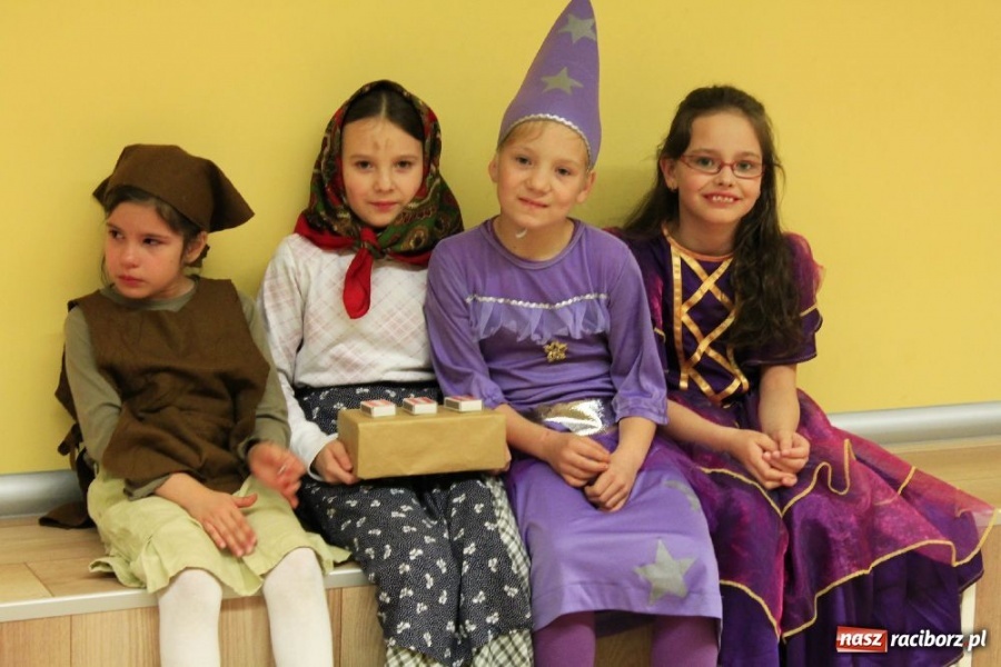 Zdjęcie w galerii na portalu naszraciborz.pl: Od zmroku do świtu w świecie Andersena wiadomości z regionu